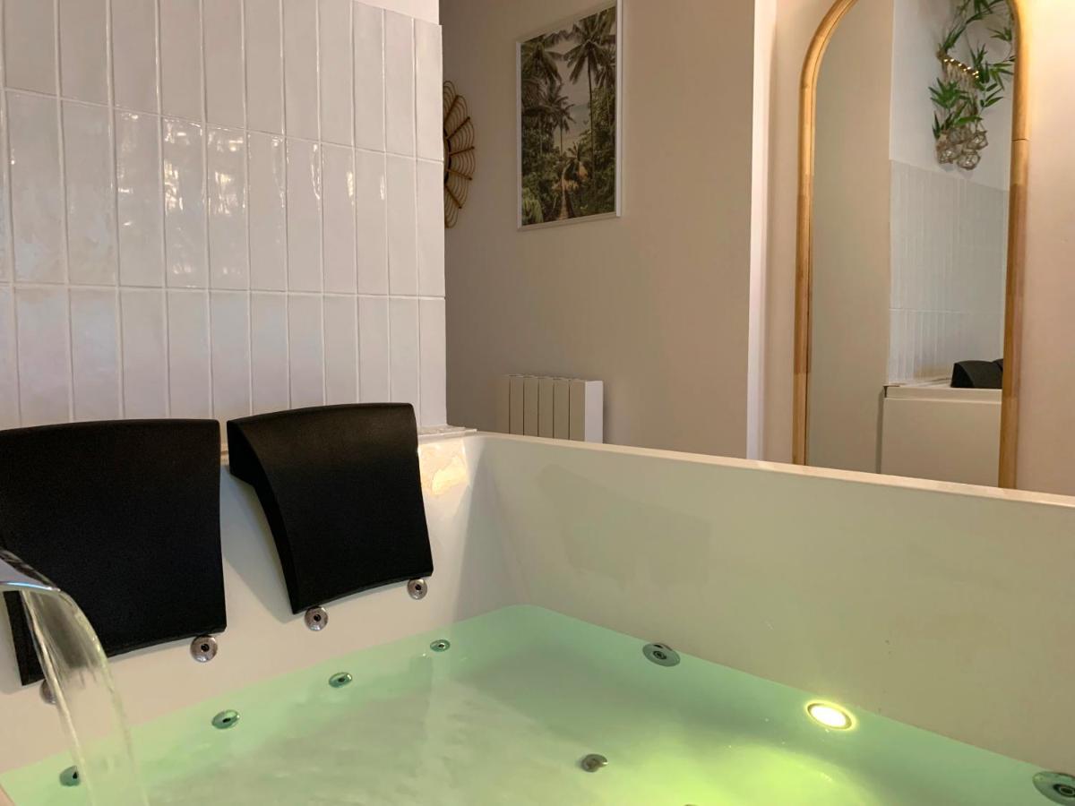 Bali Serenity Balneo Et Lit Rond Lagnieu Dış mekan fotoğraf