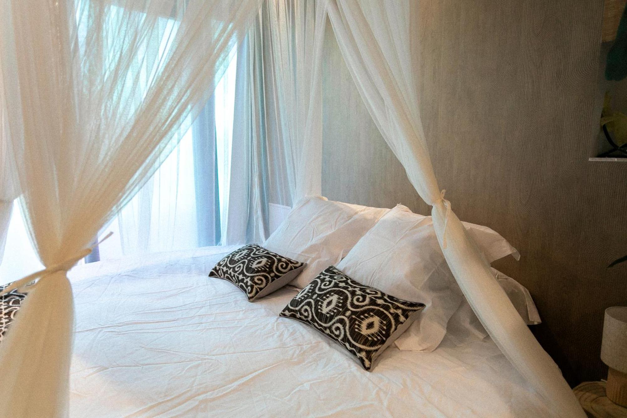 Bali Serenity Balneo Et Lit Rond Lagnieu Dış mekan fotoğraf