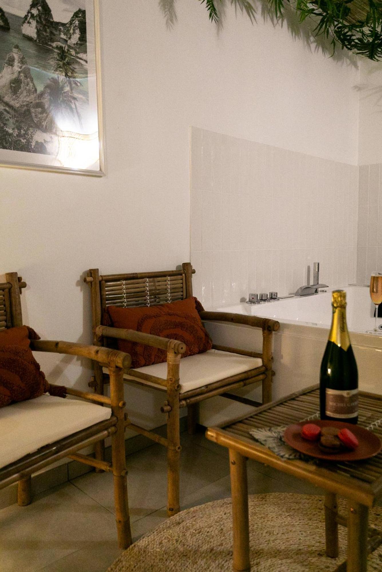 Bali Serenity Balneo Et Lit Rond Lagnieu Dış mekan fotoğraf